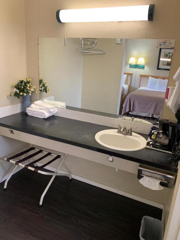 Economy Inn Reedsport Eksteriør bilde