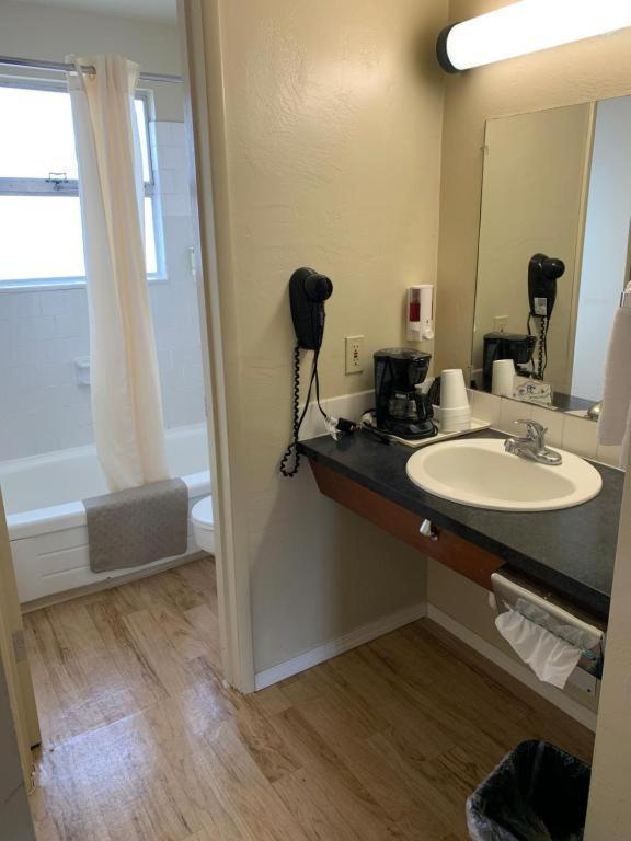 Economy Inn Reedsport Eksteriør bilde
